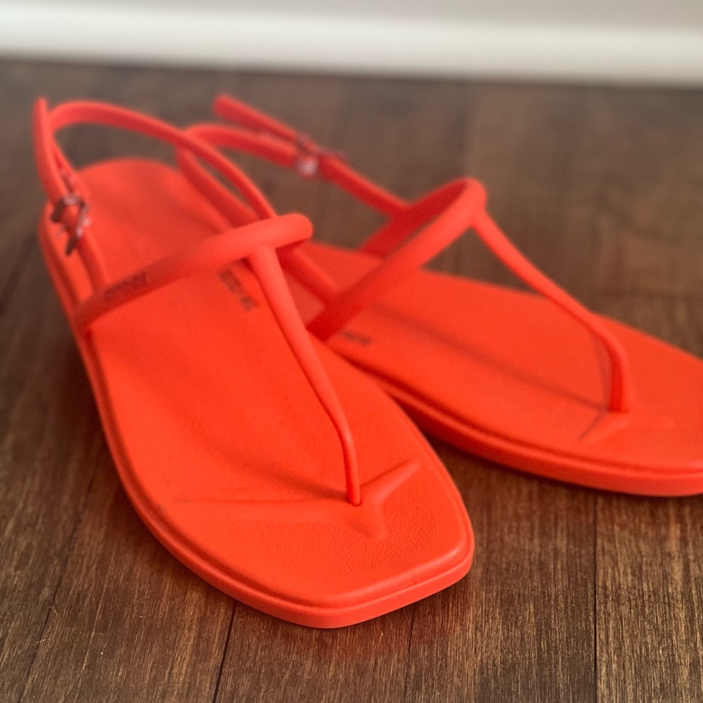 Crocs Miami Sandals